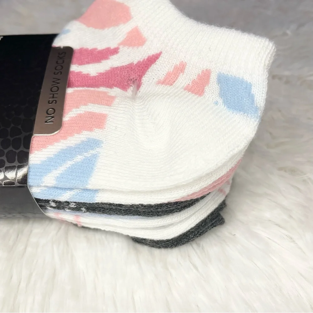 Socks , 6 pairs included